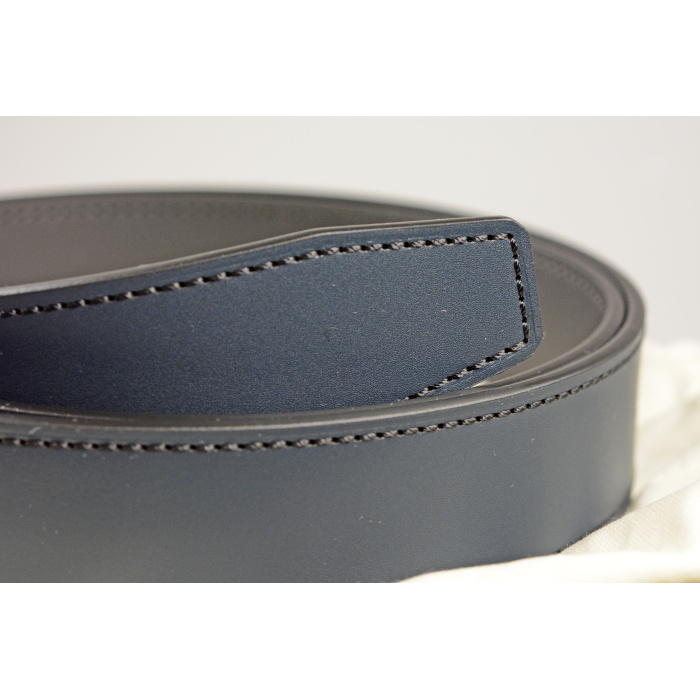 Montblanc Gürtel aus wendbarem Leder in Schwarz Blau mit hufeisenförmiger Schließe 128784_5 Montblanc-Guertel-aus-wendbarem-Leder-in-Schwarz-Blau-mit-hufeisenfoermiger-Schliesse-128784
