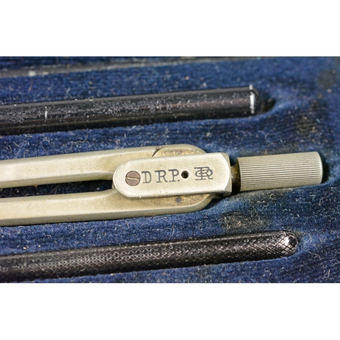 Vintage-Reisszeug-Richter