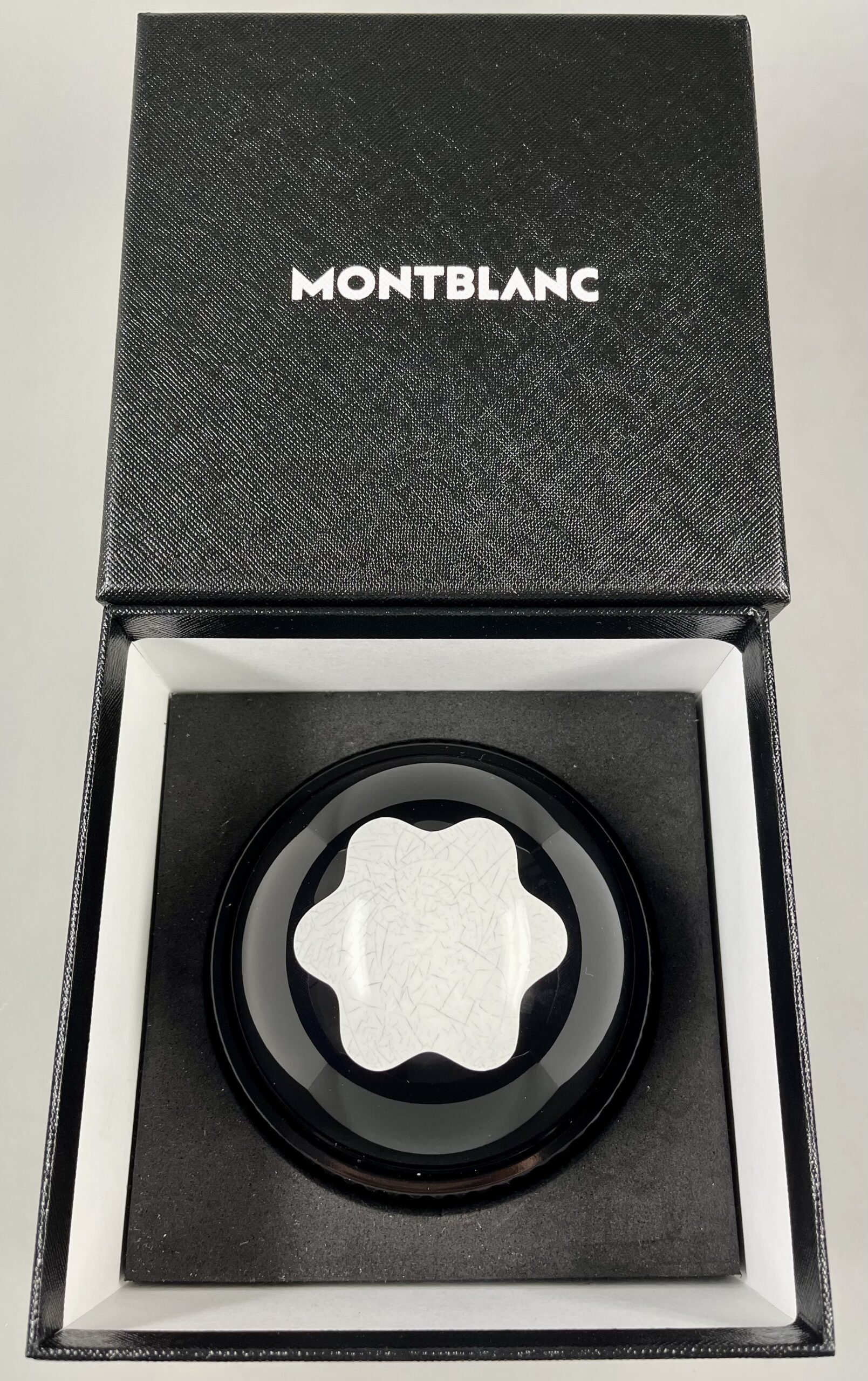 IMG_4822 Briefbeschwerer mit Montblanc Emblem 133177